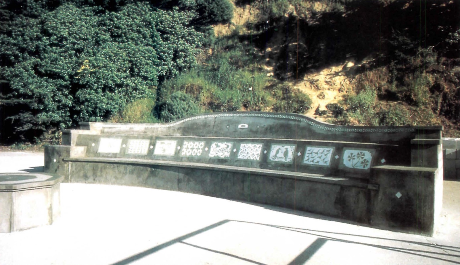 The completed bench in 1984, with its three tiers of masonry and octagonal centerpiece.